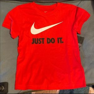 New Nike shirt size 7 for boys or girls!